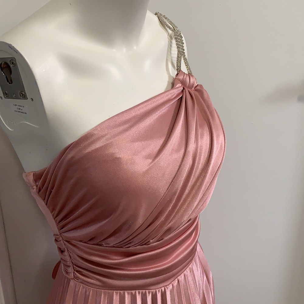 Pink one shoulder dress - Picture 3 of 16